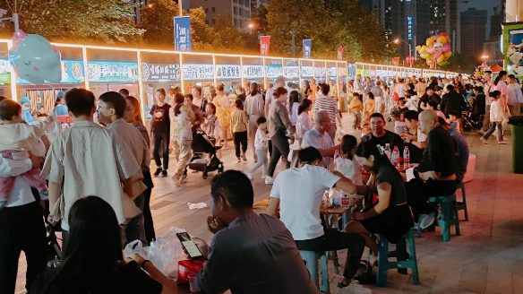 五江城市廣場獲評首批湖南省夜間消費(fèi)聚集示范區(qū) 五江城市廣場獲評首批湖南省夜間消費(fèi)聚集示范區(qū)