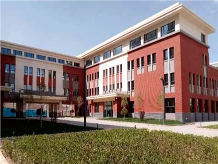 哈密市伊州區(qū)副區(qū)長李霞調研新疆湘恒第五小學分校項目 哈密市伊州區(qū)副區(qū)長李霞調研新疆湘恒第五小學分校項目